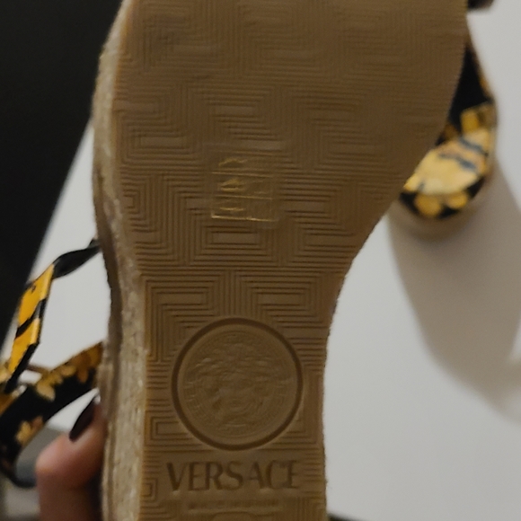 NEW AUTHENTIC VERSACE SHOES / SANDALS - Picture 6 of 7